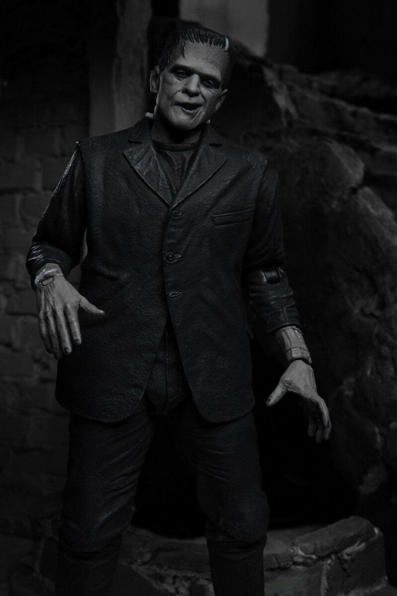 Frankenstein's Monster Universal Monsters Actionfigur Ultimate (Black &amp; White) 18 cm