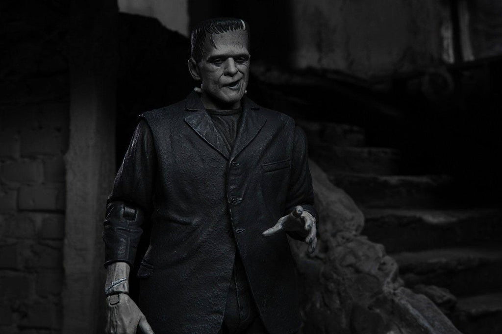Frankenstein's Monster Universal Monsters Actionfigur Ultimate (Black &amp; White) 18 cm