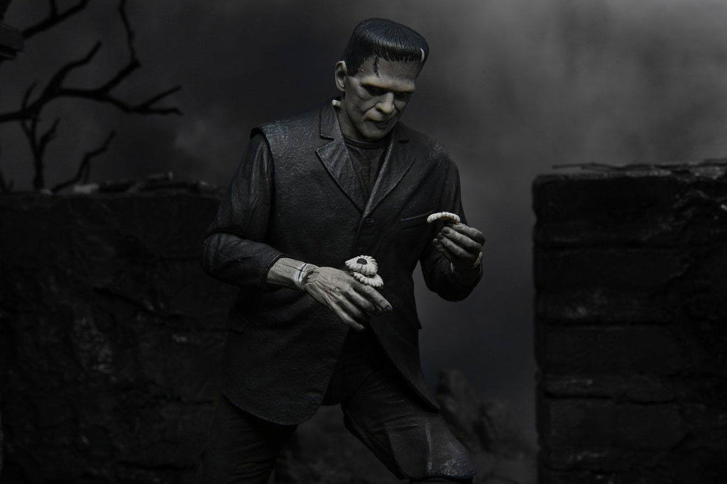 Frankenstein's Monster Universal Monsters Actionfigur Ultimate (Black &amp; White) 18 cm